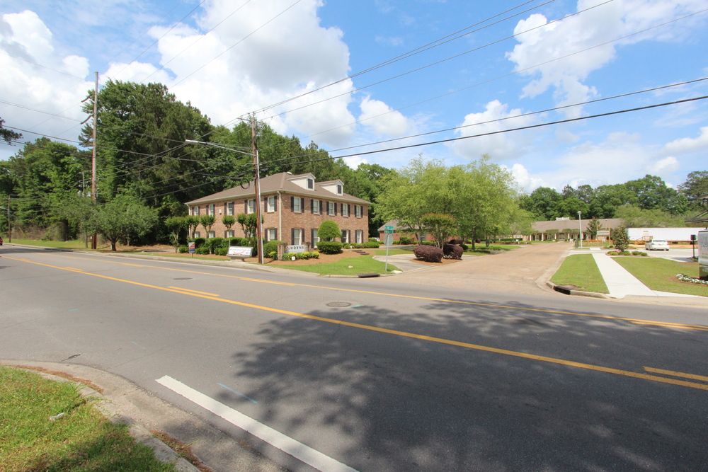 Office Space For Sale/Lease: 101 Madison Plz, Hattiesburg, MS 39402